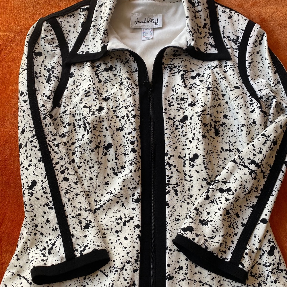 Joseph Ribkoff women’s size 6 jacket with zippered front
